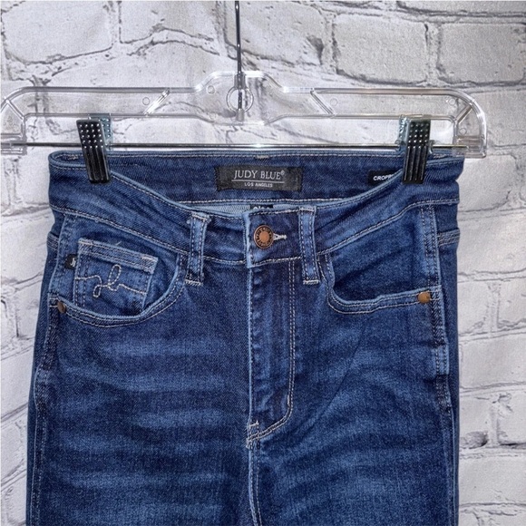 Judy Blue Women’s Denim Jeans Sz 0/24 Cropped Straight Leg Raw Hem Mid Rise - Picture 2 of 4